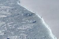 NASA показало аэроснимки гигантского айсберга Антарктиды (фото)