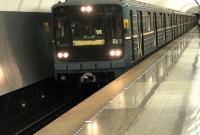 Человек упал на рельсы: в Киеве не работают три станции метро