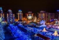 В Киеве начали устанавливать рождественскую иллюминацию