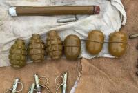 В Днепропетровской области правоохранители нашли три тайника с боеприпасами и гранатометами