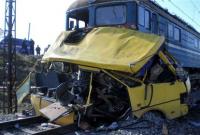 В России автобус столкнулся с поездом, 16 человек погибли