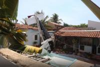 В Бразилии самолет упал на жилой дом: трое погибших (видео)
