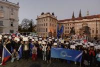 В Праге прошла демонстрация против позиции Земана по аннексии Крыма