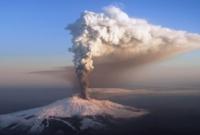 В Японии впервые за 6 лет "проснулся" вулкан Симмое