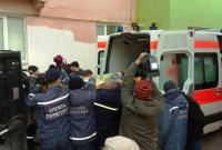 В Житомирской области 60 спасателей транспортировали женщину весом в 370 кг в карету "скорой"