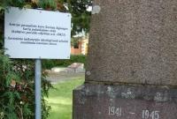 В Литве у советских памятников поставили таблички "о несоответствии надписей исторической правде"