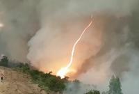 Пламенное торнадо в Португалии сняли на видео