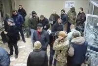 Активисты разгромили зал Святошинского суда Киева