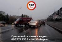 В Киеве на Харьковском шоссе произошло тройное ДТП