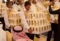 На свадьбе в Саудовской Аравии гостям дарили конфеты под видом iPhone - СМИ