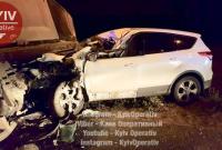ДТП в Киеве: автомобиль на большой скорости врезался в тягач