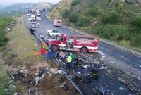 В Мексике пассажирский автобус рухнул в ущелье, погибли 11 человек