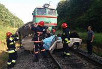 На Ивано-Франковщине столкнулись пассажирский поезд и легковушка: четверо погибших, в том числе два ребенка