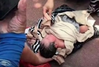 В Китае женщина отправила младенца в приют в пакете курьером
