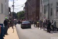Столкновения в Вирджинии. В толпу демонстрантов въехало авто