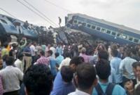 По меньшей мере 20 человек погибли в результате схода поезда в Индии