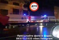 На Шулявке в Киеве произошло ДТП: столкнулись грузовик и джип, есть пострадавшие - СМИ