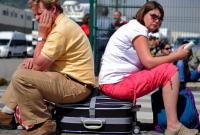 Туроператор "забыл" оплатить рейсы: около сотни туристов застряли в аэропорту Киева