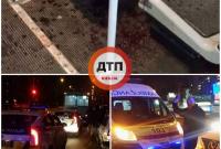 "Половина салона забрызгана кровью": в Киеве в троллейбусе произошла массовая драка - разнимали четыре экипажа полиции