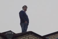 "Грузин под небесами": блогер спел песню о Саакашвили на крыше дома (видео)