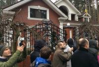 После сатирической акции у дома Луценко активистам Автомайдана пришли повестки от полиции
