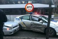 В Киеве такси влетело в автомобиль патрульных, девушку-копа госпитализировали