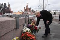 Британский министр возложил цветы на месте убийства Бориса Немцова