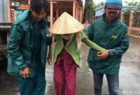 Во Вьетнаме из-за смертоносного тайфуна эвакуируют миллион человек
