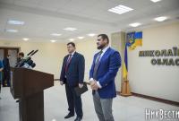 В Николаеве задержали директора аэропорта при попытке дать крупную взятку губернатору области