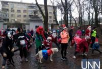 Во Львове состоялся праздничный забег Санта-Клаусов