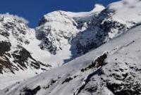 Три человека в Альпах сорвались со спасательного вертолета