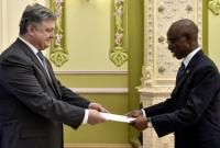Президент обсудил военно-техническое сотрудничество с послом Сенегала
