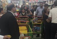 Жители Катара сметают все с полок магазинов, опасаясь блокады из-за скандала с арабскими странами (фото)