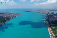 Планктон окрасил воды Босфора в необычный цвет (видео)