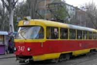 Запорожский пенсионер погиб на трамвайной остановке, упав на вилы