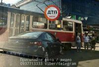 В центре Киева авто врезалось в трамвай