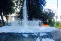 В столице неизвестные залили в фонтан моющее средство