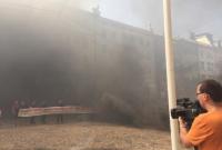 Во Львове горсовет забросали дымовыми шашками (видео)