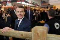 В кандидата на пост президента Франции бросили яйцо (видео)