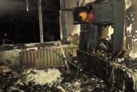 Две девушки вынесли мужчину из пожара в Житомире