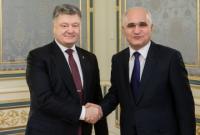 П.Порошенко и министр экономики Азербайджана обсудили проекты в судо- и самолетостроении
