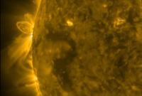 NASA опубликовало видео образования петель на Солнце
