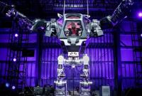 Глава Amazon испытал гигантского робота