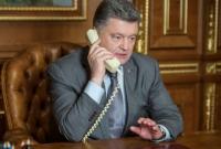 П.Порошенко на следующей неделе поговорит по телефону с А.Меркель и Ф.Олландом - АП