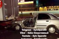 Автомобиль врезался в фуру в столице: погибли двое людей