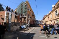 В Одессе произошли столкновения из-за застройки возле известного "дома-стены", есть пострадавший