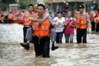 В Китае около 70-ти тысяч человек эвакуировали из-за тайфуна