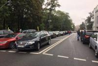 Владельцы автомобилей с иностранной регистрацией перекрыли улицу Грушевского в Киеве