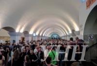 Пожар в столичном метро: в подземке на Майдане толпа, а на Подол едут "скорые"
