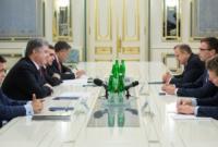 Порошенко обсудил с главой МИД Эстонии возможность введения миротворцев на Донбасс